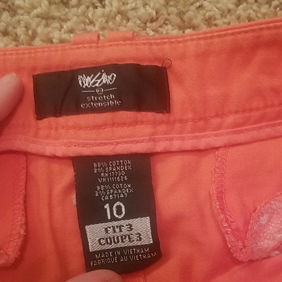 Shorts - Picture 3 of 3